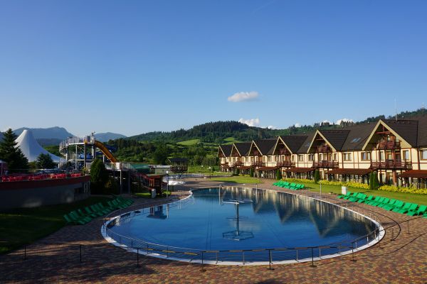 Venkovní bazény a tobogány aquaparku Bešeňová